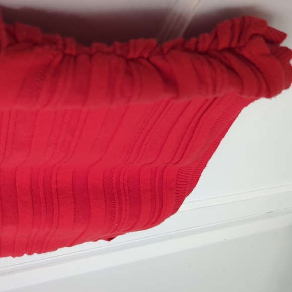 Apt 9 Sz L Red Ribbed Design with Ruched Sides and Cuffed Short Sleeves - Picture 6 of 6